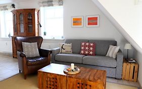 Neuerbautes Haus im Friesenstil. Moderne 2-Zimmer-Appartements mit Balkon für bis zu 4 Personen